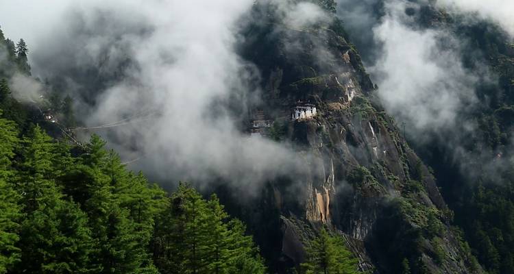 7 Days - Bhutan Tour with 4 Days Druk Path Trek - Female Guide Holiday 6