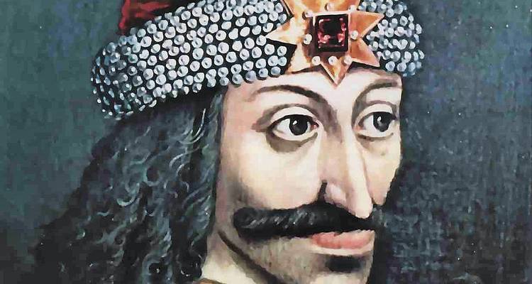 Close-up schilderij van een historische figuur met een hoed met juwelen.