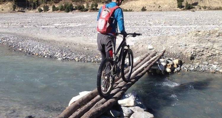 Bicicleta de ruta por el valle de Katmandú - Mountain Ascend Treks Pvt. Ltd. 1