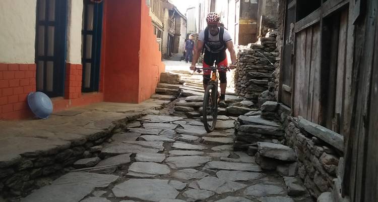 Bicicleta de ruta por el valle de Katmandú - Mountain Ascend Treks Pvt. Ltd. 2