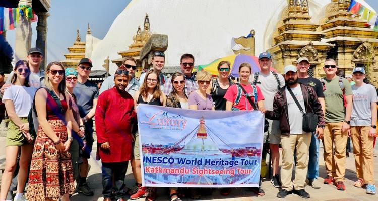 Groep toeristen op een UNESCO Werelderfgoed sightseeingtour