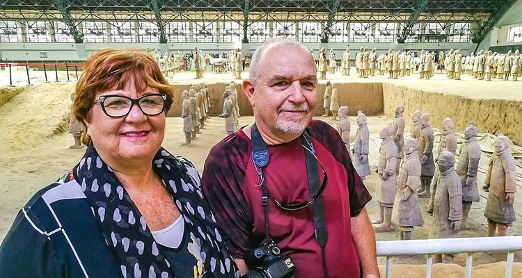 Touristes à l'exposition de l'Armée de terre cuite