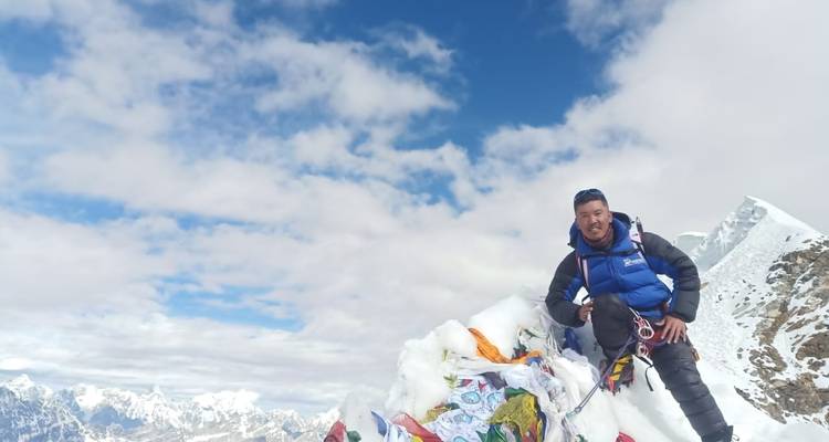 Cumbre del pico Lobuche y Regreso en helicóptero - Sherpa Expedition & Trekking Pvt. Ltd. 1