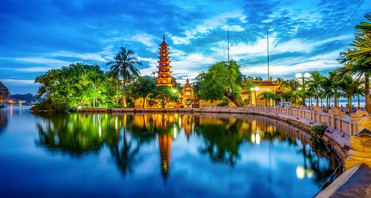Tran Quoc Pagoda at dusk with reflection in the lake.