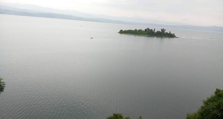 Experimenta Uganda Trekking con Gorilas y Lago Bunyonyi (Exclusivamente Privado) - Devine African Safaris Ltd 7