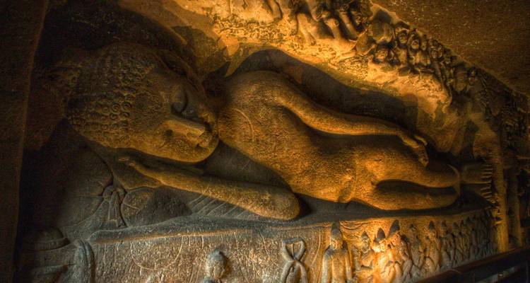 Gemas de la India con las Increíbles cuevas de Ajanta Ellora - Payless tours india 3