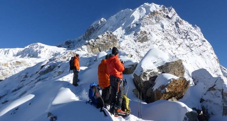 Escalade du pic Lobuche Est 6 119 m - 20 075 ft en groupe depuis Lobuche - Sherpa Expedition & Trekking Pvt. Ltd. 4