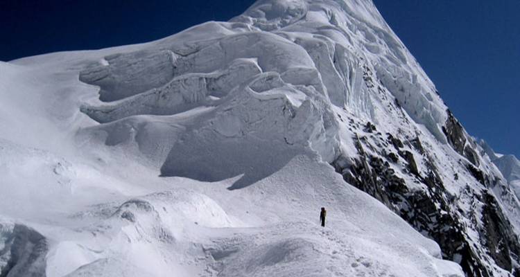 Escalada al pico Pachermo - 6.187 m - Sherpa Expedition & Trekking Pvt. Ltd. 2