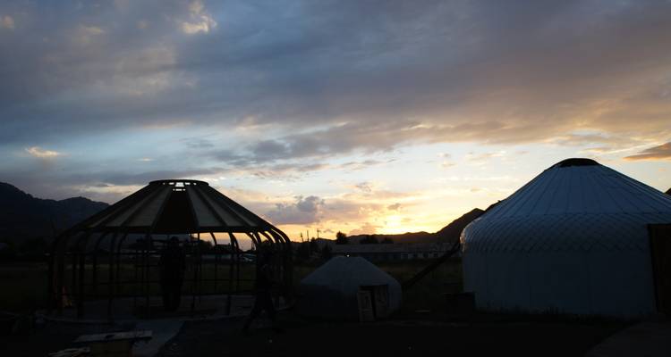 Yurtas, casas de familia y paisajes asombrosos en Kirguistán - Steppe and sky travel 8