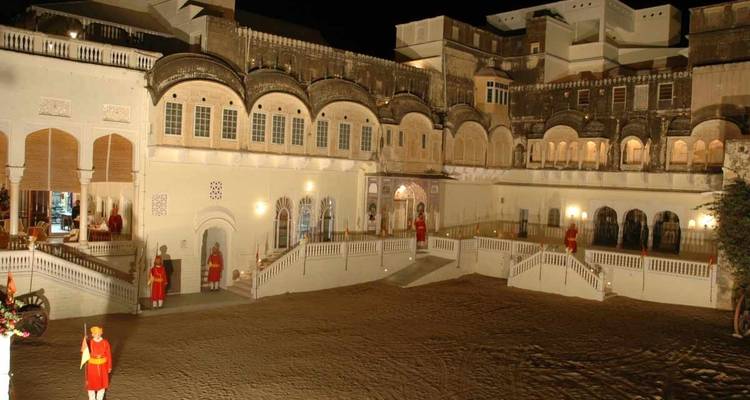 Circuito cultural de lujo de 12 días por el norte de la India - Edshil Tours  10