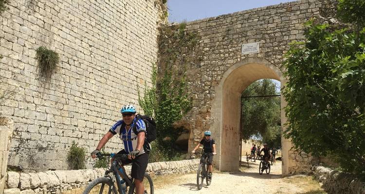 Ruta en bicicleta por Sicilia, de Siracusa al volcán Etna - MTB Tours 6