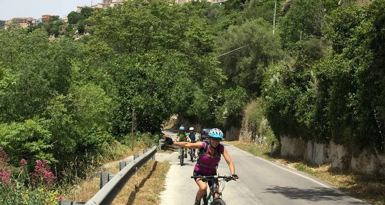 Ruta en bicicleta por Sicilia, de Siracusa al volcán Etna - MTB Tours 4