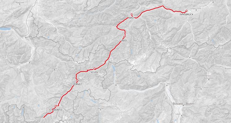 Carte d'un parcours cycliste alpin de St. Moritz à Innsbruck marqué en rouge.