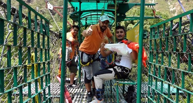 People preparing for bungee jumping on a platform.