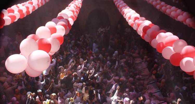 Celebración de Holi en Mathura Vrindavan con el viaje al triángulo de oro de la India - 2024 - Amazing India Tours 2