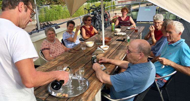 Champagne, Épernay - Paris, Bike et; Barge en France - Feniks Charter 3