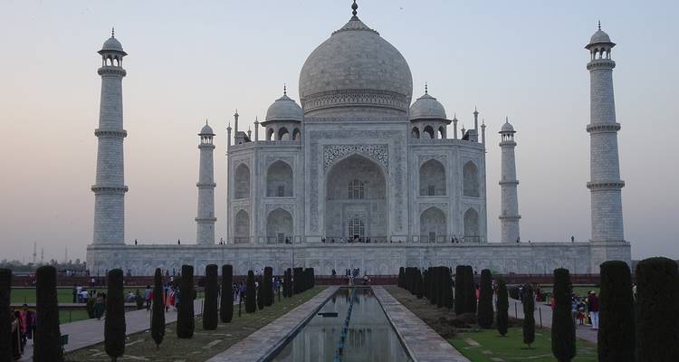 Taj Mahal in het avondlicht.