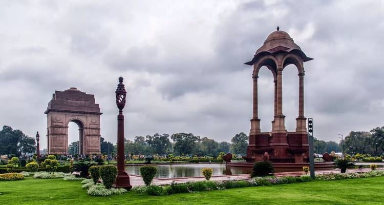 India Gate surrounded by lush green gardens.
