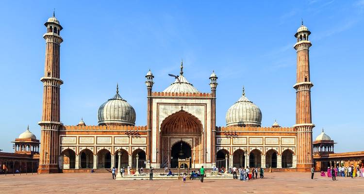 Jama Masjid met bezoekers.