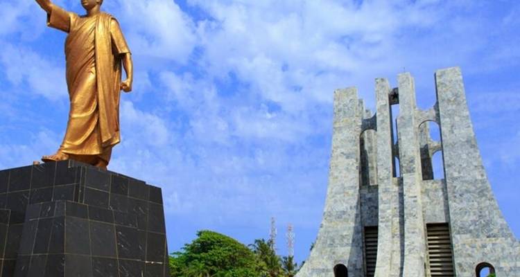 Explorer les mystères du vaudou : Un voyage spirituel à Ouidah, Bénin - Landtours Ghana Ltd. 2