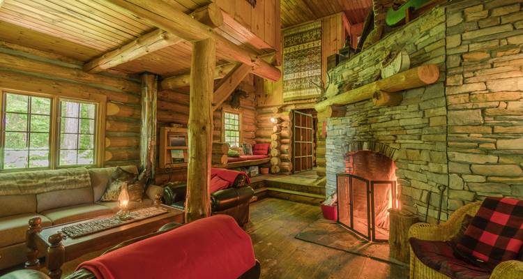 Aventure dans un chalet en bois rond dans le parc Algonquin - Voyageur Quest 2