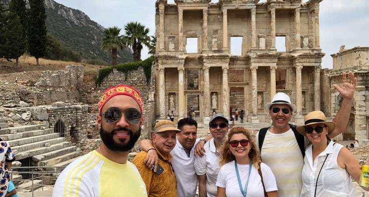 Group photo with the Library of Celsus in the background.