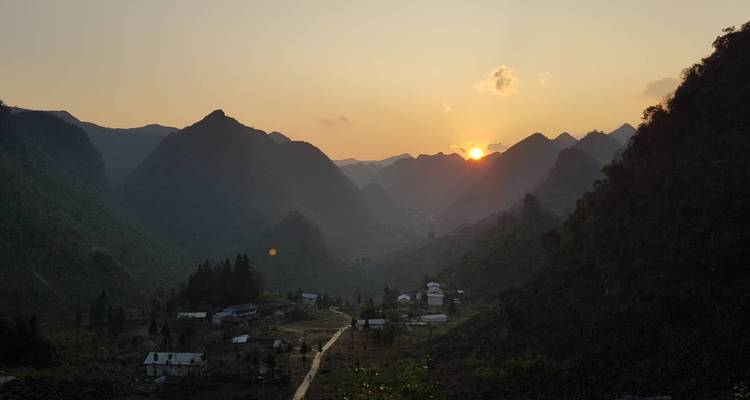 Ruta en moto todoterreno por Vietnam hasta Ha Giang pasando por Dong Van, Meo Vac y el lago Ba Be - DNQ Travel 3