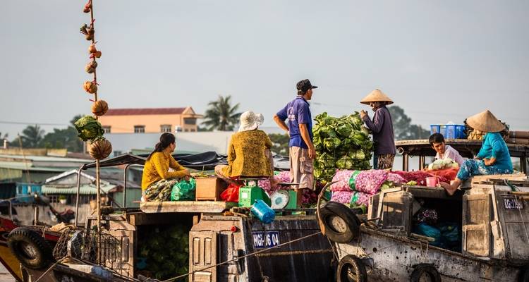 Vibrant floating market with vendors on boats.