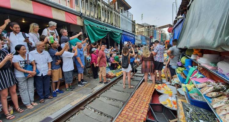 Small Group: Damnoen Floating market & Train market - LJ Biz 2