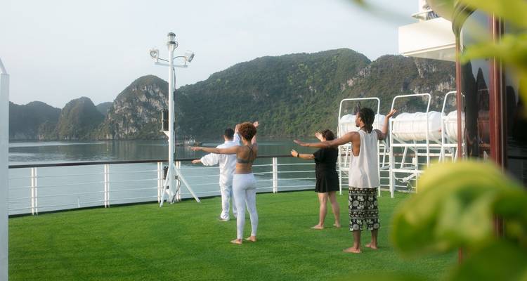 3 jours 2 nuits dans la baie d'Halong à bord d'une croisière BEST 5*, y compris les transferts, les repas, le kayak, les grottes. - Vietnam Allure Travel 10