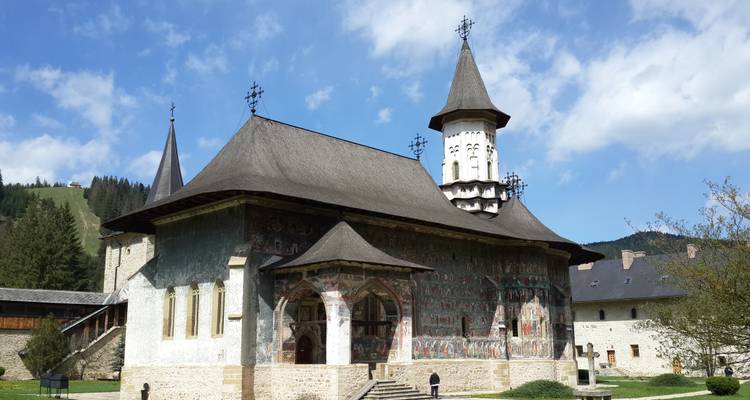 Circuito privado de 8 días por la UNESCO sitios de Transilvania, monasterios pintados de Bucovina, iglesias de Madera de Maramures y Cementerio Alegre de Sapanta - Transylvania Discovery Tours 7