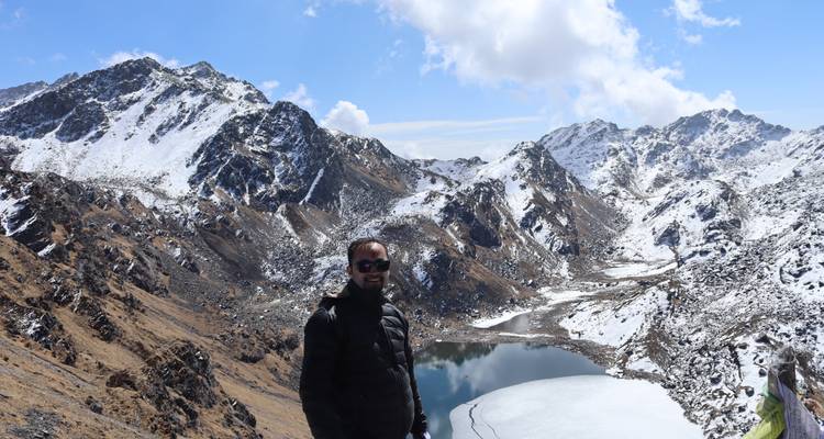 Senderismo por el lago Gosaikunda - Mountain Rock Treks And Expedition 9