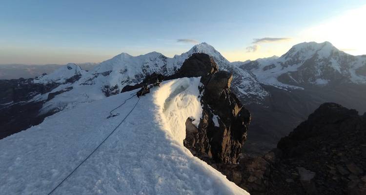 Excursionismo y escalada: Nevado Mariposa - 5870 m - Unu Raymi Expeditions 9