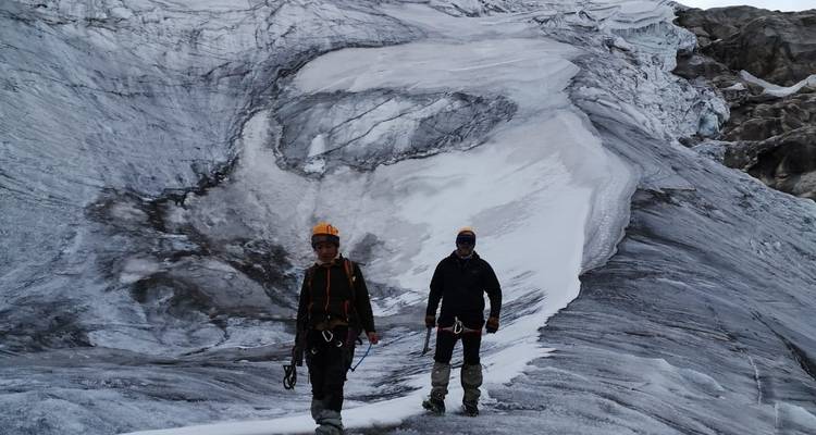 Trek et escalade : Nevado Vallunaraju - 5685m - Unu Raymi Expeditions 7