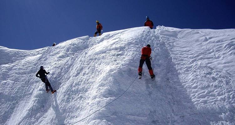 Vuelta a la cumbre del pico de la isla en helicóptero - Sherpa Expedition Teams 1