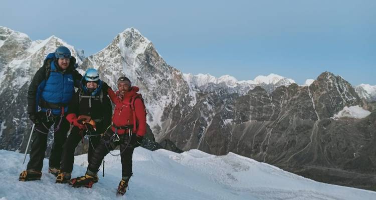Cumbre del pico Lobuche y Regreso en helicóptero - Sherpa Expedition Teams 1