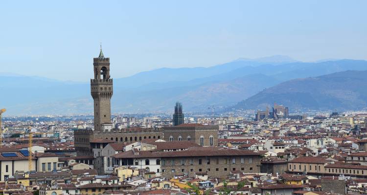 Blick auf die Skyline von Florenz mit dem Turm des Palazzo Vecchio.