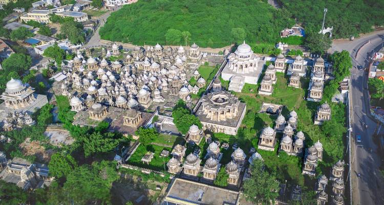 Circuito de un día al patrimonio de Udaipur con coches de época y exploración de Haveli - Agora Voyages OPC Pvt Ltd 10