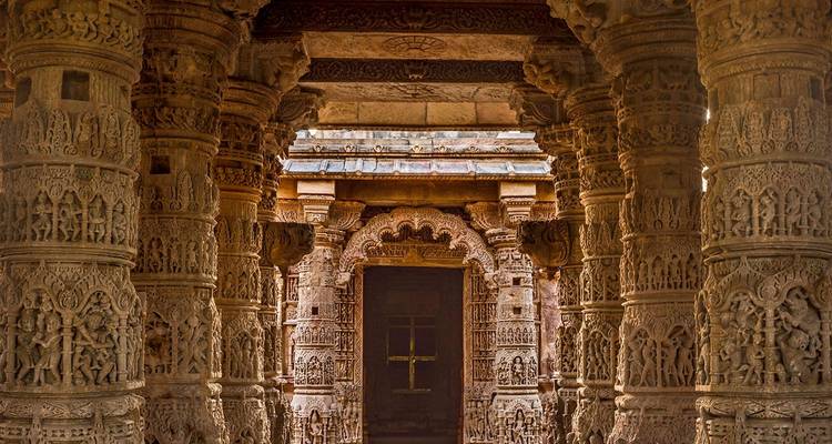 Uitgesneden gang binnen een historisch gebouw.