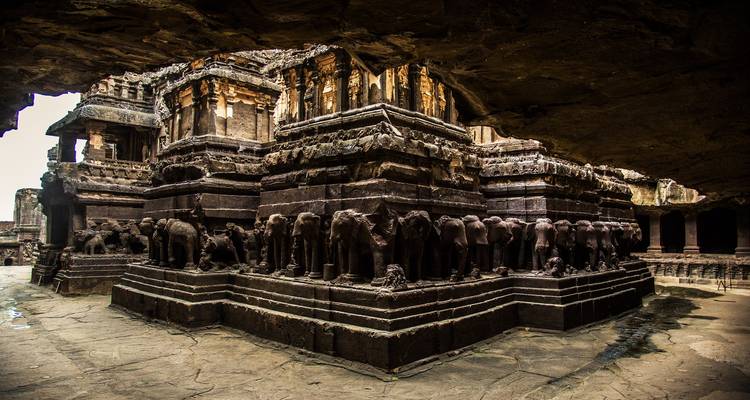 Ecos de la historia: excursión guiada de un día a las cuevas de Ellora y el Fuerte de Daulatabad - Agora Voyages OPC Pvt Ltd 10