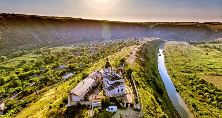 4 jours en Moldavie : Découvrez la Transnistrie, le vignoble de Cricova et le complexe archéologique d'Orhei, une grotte unique. - MoldovaTovisit 8