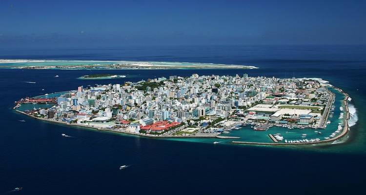 Island Hopping North Male' Atoll - Male' to Huraa and Dhiffushi - Corallium Tours 3