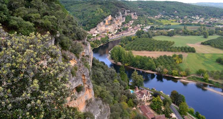 Cruise through the Aquitaine Region from Bordeaux to Royan, along the Gironde Estuary and the Garonne and Dordogne Rivers (port-to-port cruise) - CroisiEurope River Cruises 2