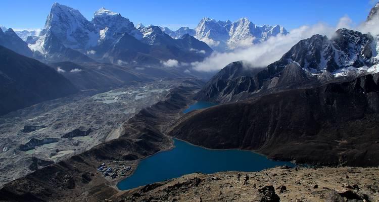 Landschap van bergen en gletsjermeren.