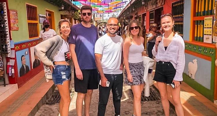 Hola Colombia - Contiki 5