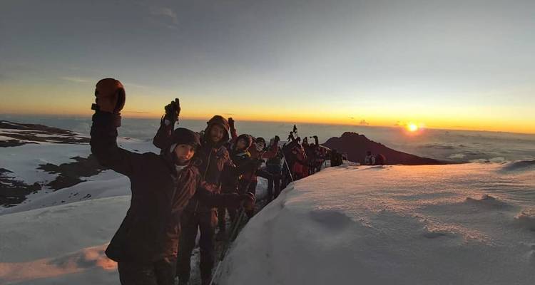 Escalada Kilimanjaro - Machame 6 Días + Termas de Chemka Gratis | Guías Expertos y Eco-Certificados - World Adventure Tours 7