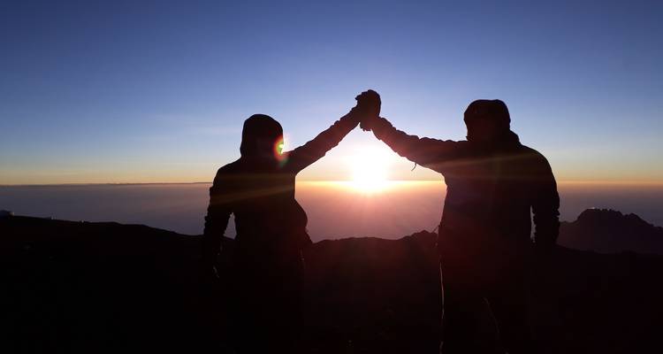 Ascension du Kilimandjaro - Lemosho 7 jours + Chemka Hot Springs gratuit | Guides experts et éco-certifiés - World Adventure Tours 4