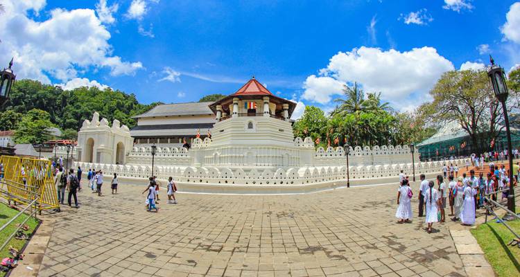 The Temple of the Sacred Tooth Relic in Kandy with visitors outside.
