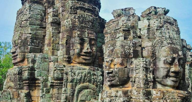 Antiguas caras de piedra en Angkor Thom en Camboya.