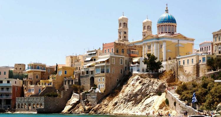 Circuit de 5 jours à Syros et Santorin, un mélange d'architecture cycladique et vénitienne - Private Tours Greece 1